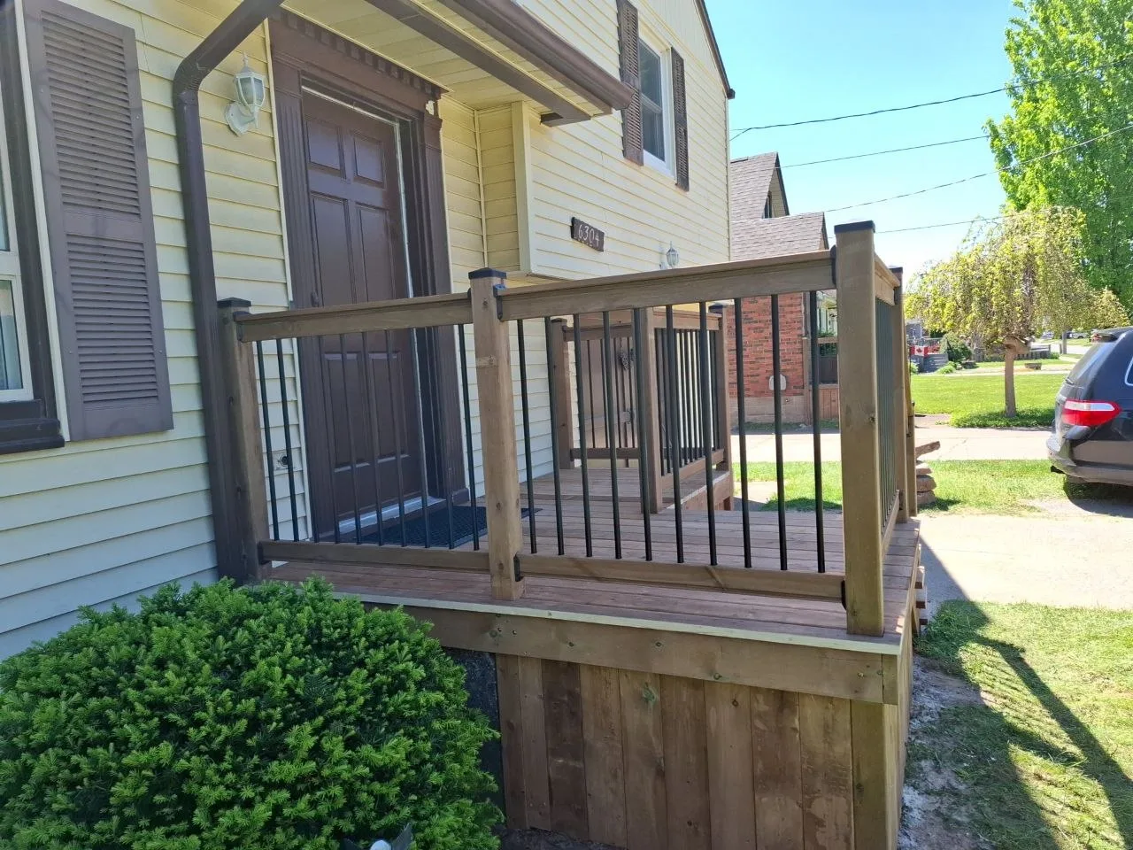 Front deck rebuild in Niagara Falls — finished view